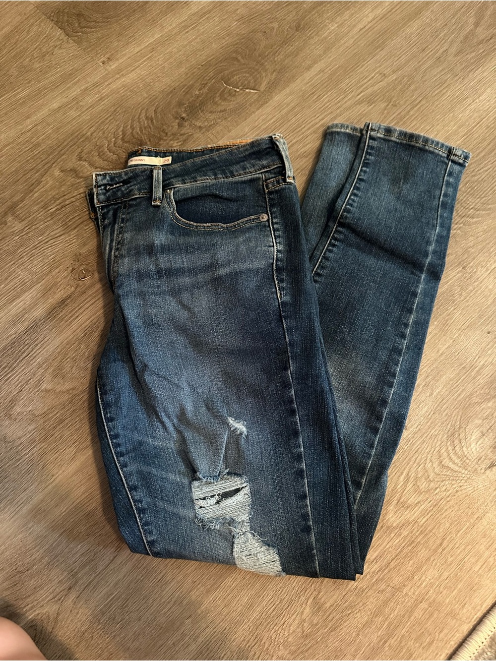 Levi's 711 Dark Blue Skinny Jeans with Knee Rip